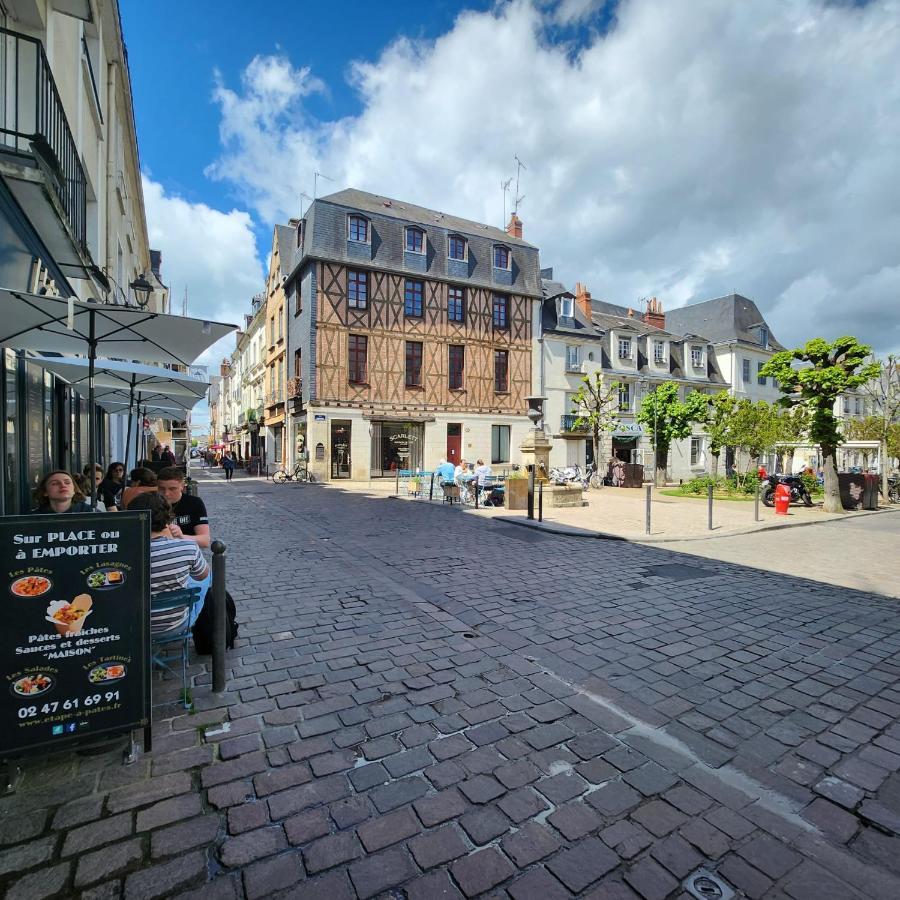 "Colbert Triplex" 3 Chambres - Balcon - Patio - Cathedrale Tours Exterior foto